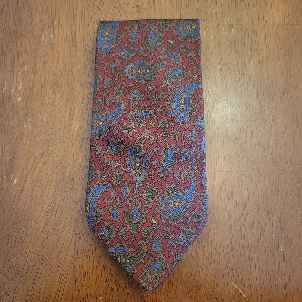 Classic Paisley Tie in Red and Blue